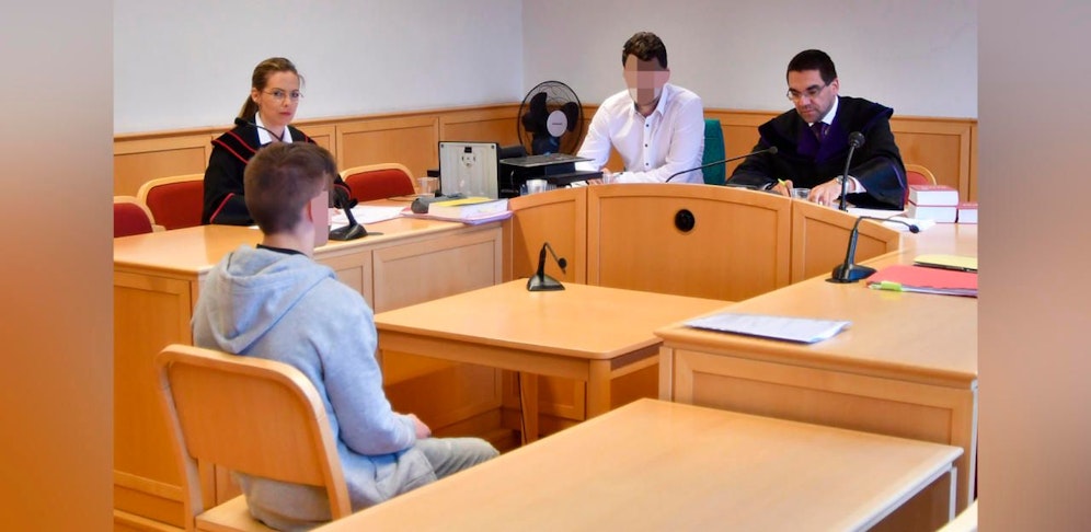 Der Beschuldigte soll gedroht haben, Dschihadisten zu schicken, die die Schule sprengen. 