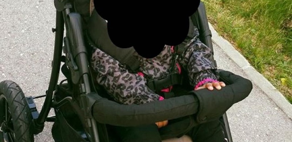 Junger Mutter wurde der Kinderwagen vor der Haustüre gestohlen.