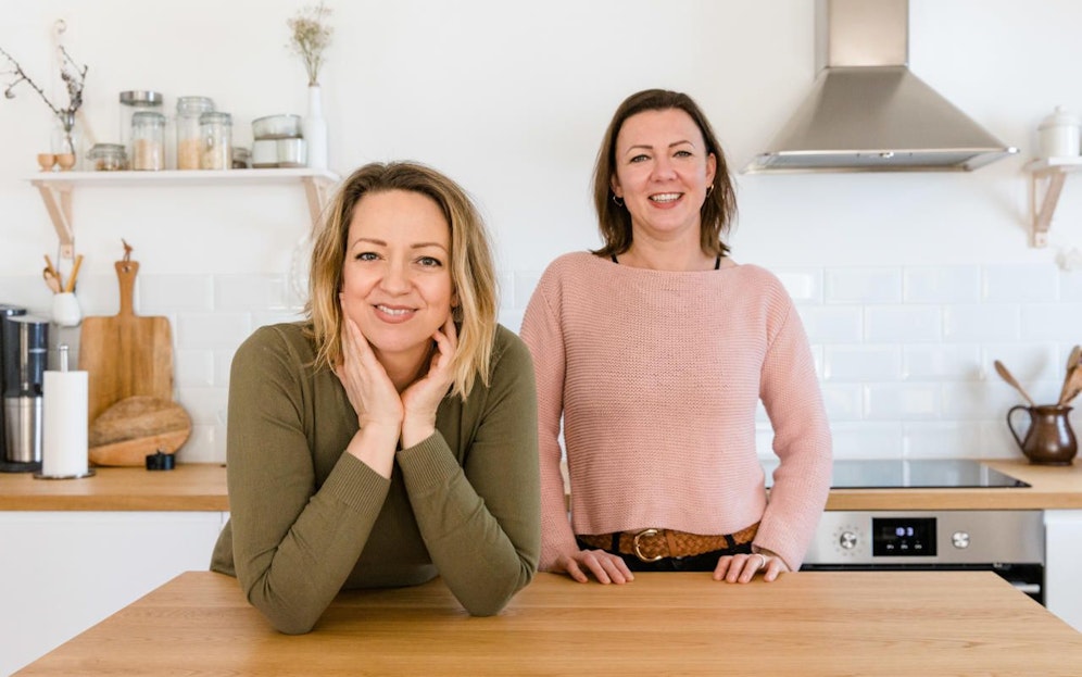 Die Autorinnen Linda Syllaba und Daniela Gaigg.