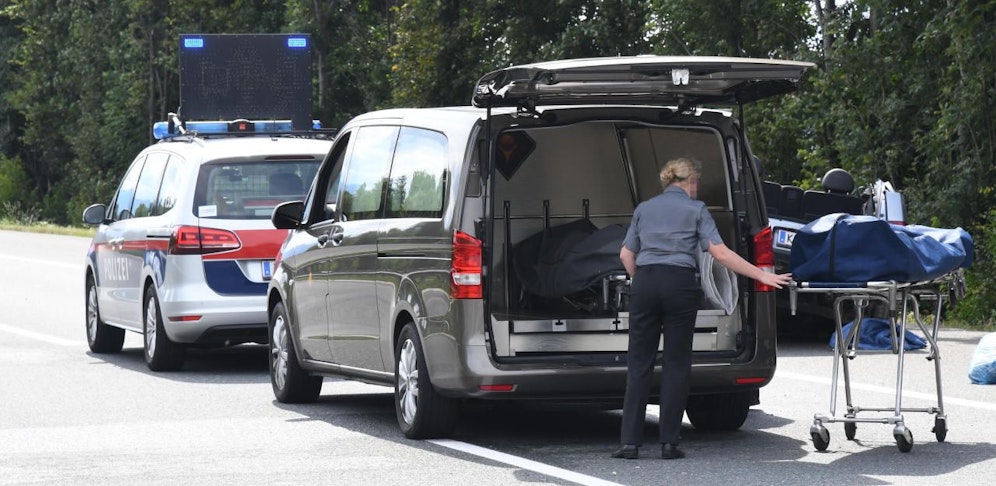 (Symbolbild) Die Leiche der Frau wurde in einem Waldstück nahe der Inntalautobahn gefunden.