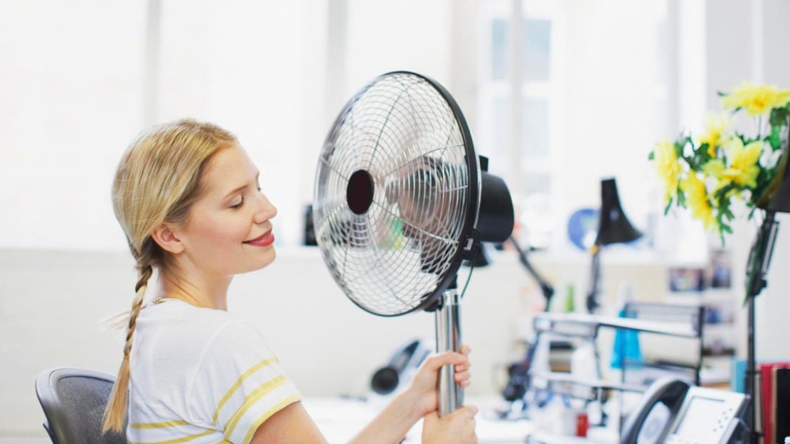 Mit verschiedenen Maßnahmen muss der Arbeitgeber eine angemessene Temperatur im Büro sicherstellen.