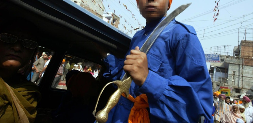 Nachdem er zum X-ten Mal abgewimmelt wurde, griff der 19-Jährige zum Schwert. Symbolfoto