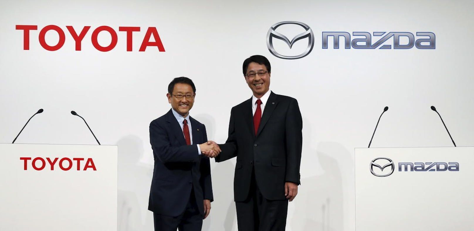 Toyota-Präsident Akio Toyoda und Mazda-CEO Masamichi Kogai.