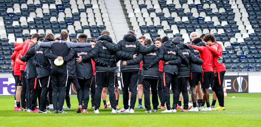 Salzburg und Frankfurt spielen mit Trauerflor
