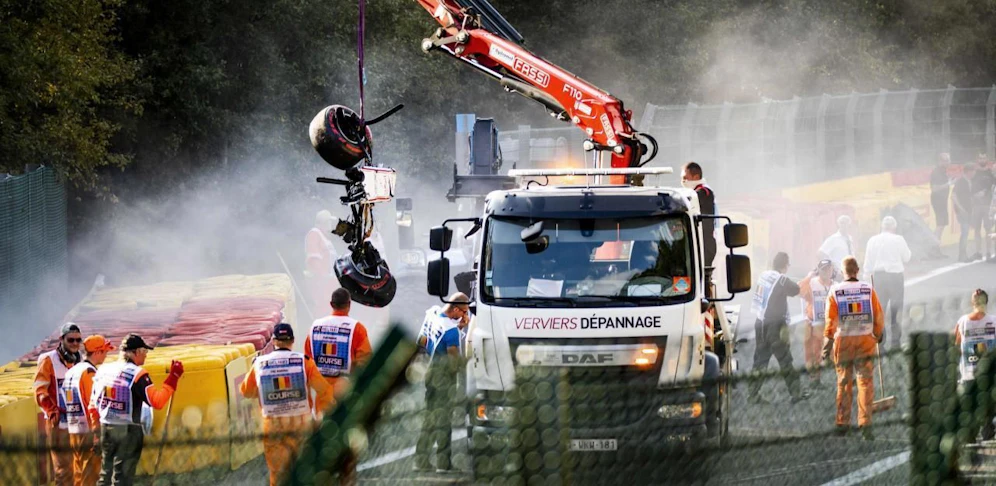 Das Wrack von Juan Manuel Correa nach dem Crash in Spa. Der Rennfahrer kämpft weiter um sein Leben.
