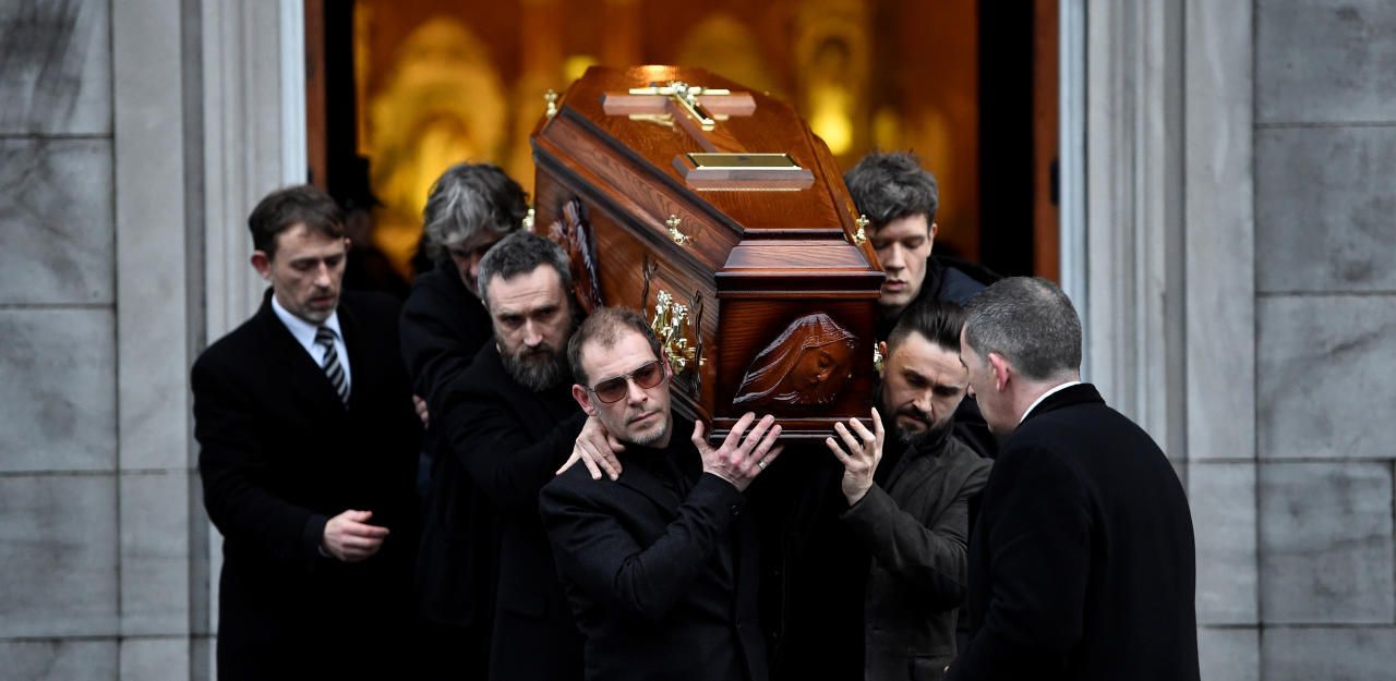 Heute.at - Fans nehmen Abschied von Cranberries-Sängerin