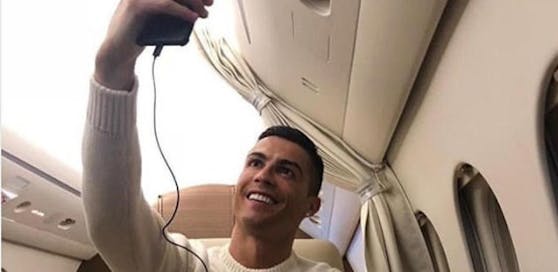 Cristiano Ronaldo postete ein Selfie aus dem Privat-Jet, während der Flieger eines Fußballers von Rettern verzweifelt gesucht wurde. Ein Shitstorm war die logische Folge.