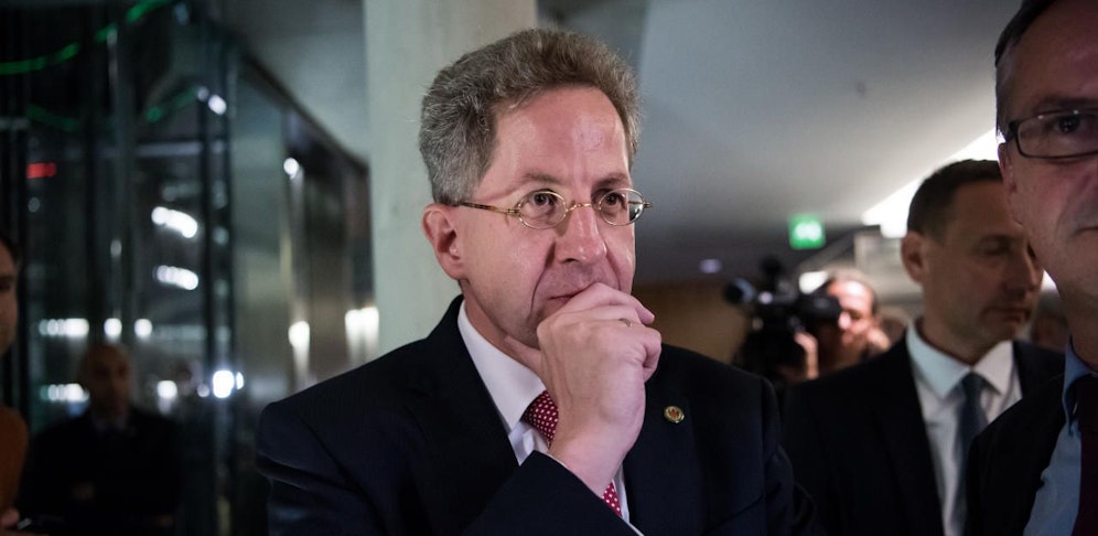 Maassen war als Präsident des Bundesamts für Verfassungsschutz wegen eines Interviews zu den Ausschreitungen in Chemnitz in die Kritik geraten und musste seinen Posten räumen.