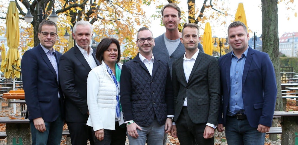Das Team von Roland Schmid beim Wahlkampf-Finale. Von links nach rechts: Christoph Marek, Robert Grüneis, Renate Anderl, Roland Schmid, Max Kindler, Axel Anderl, Konrad Wilczynski.