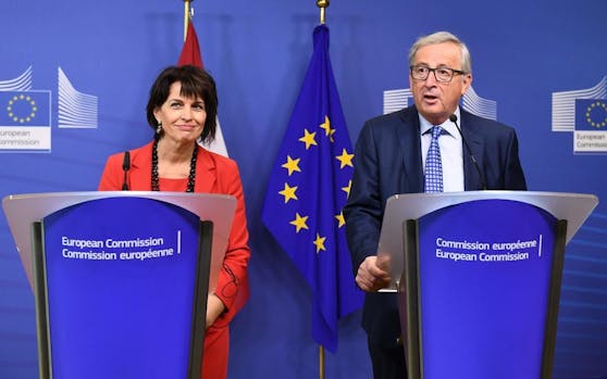 Die Schweizer Präsidentin Doris Leuthard (l.) bei einem Treffen mit EU-Kommissionspräsident Jean-Claude Juncker bei einem Treffen in Brüssel. Archivbild, 6. April 2017