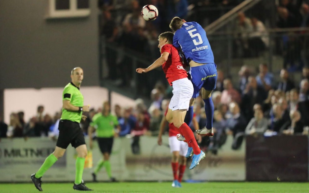 Boris Cmiljanic im Luft-Zweikampf mit Luka Gusic