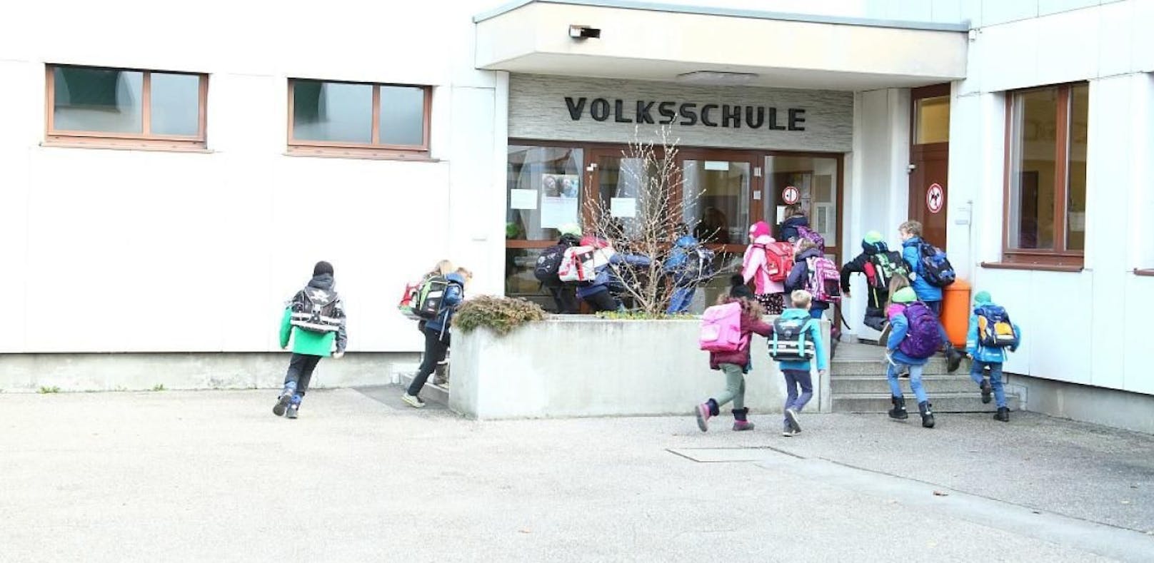 Der ehemalige Direktor der Linzer Biesenfeldschule bleibt entlassen.
