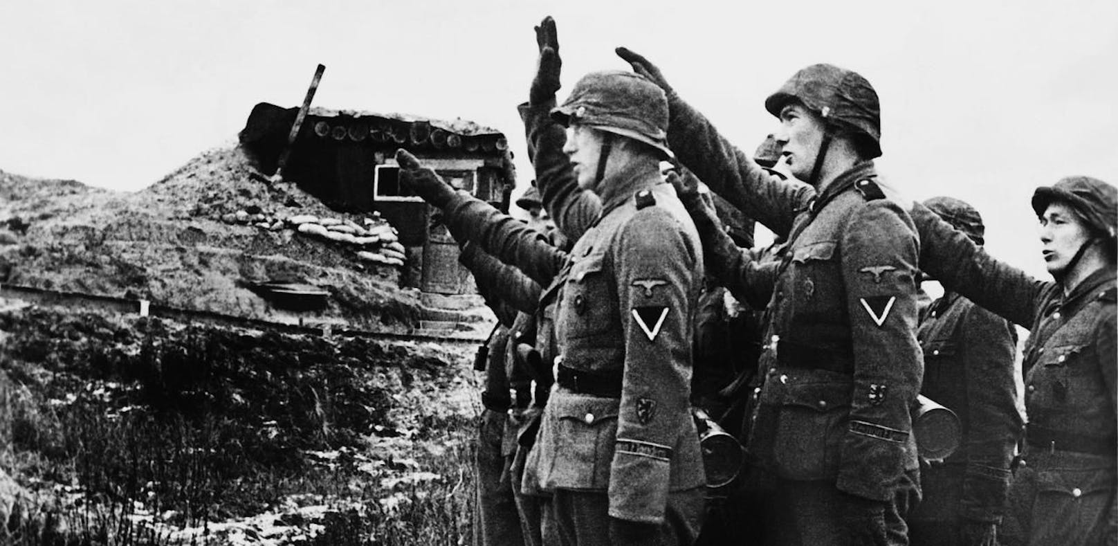 Belgische Freiwillige der Waffen-SS bei ihrer Vereidigung im Jahr 1942.