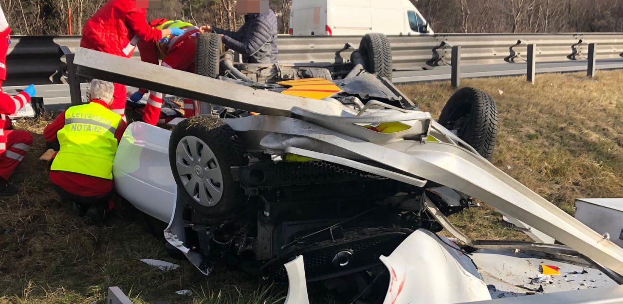 Heute.at - 82-Jähriger bei Pkw-Überschlag leicht verletzt