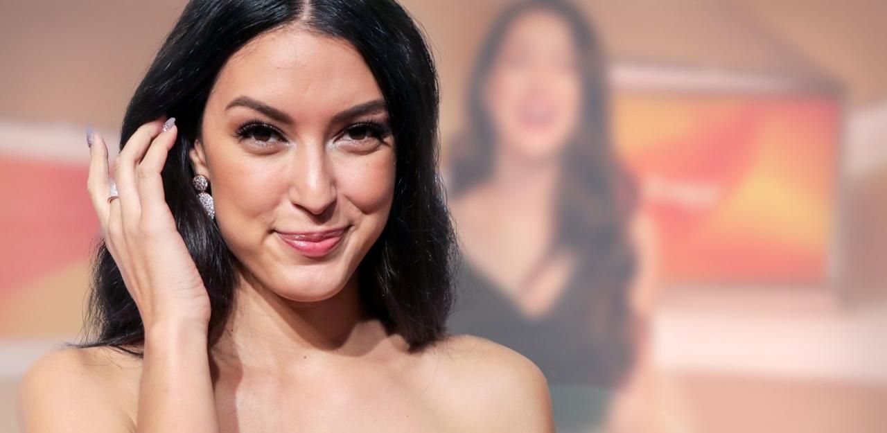 Heute.at - Rebecca Mir (28) zeigt im Rock fast schon zu viel