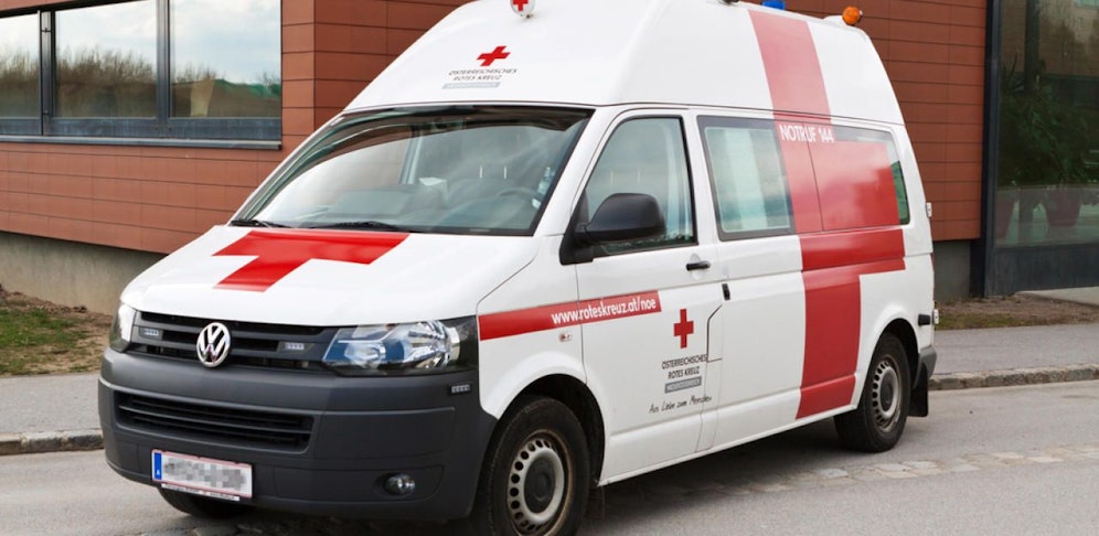 Der Bursch wurde mit der Rettung nach Linz ins Spital gebracht.