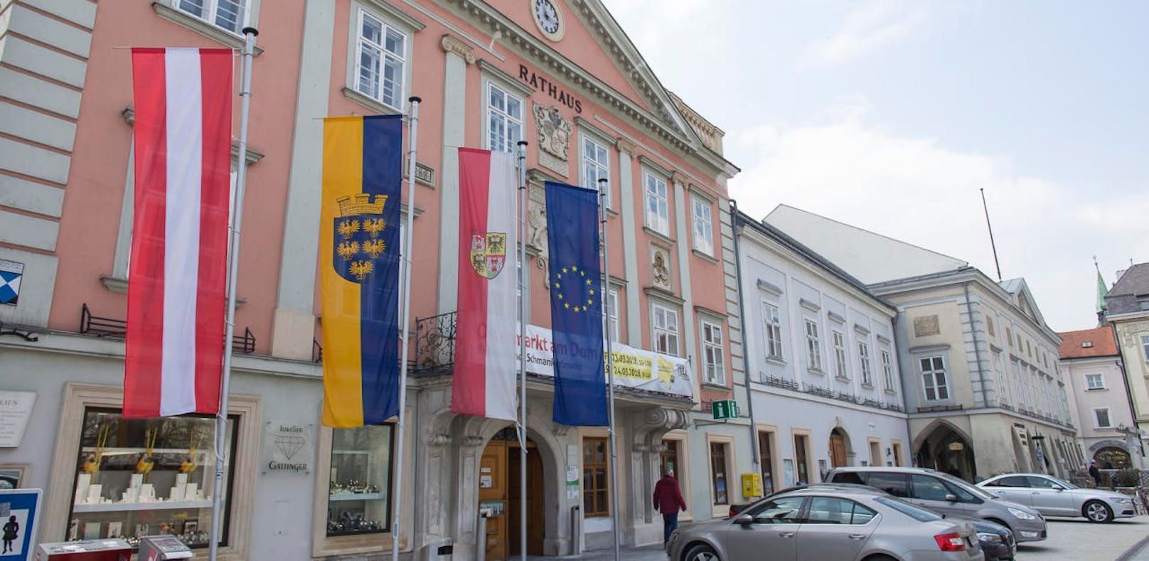 Das Rathaus in Wr. Neustadt: Hier wird Beschluss für Entlastung der Neustädter gefasst.