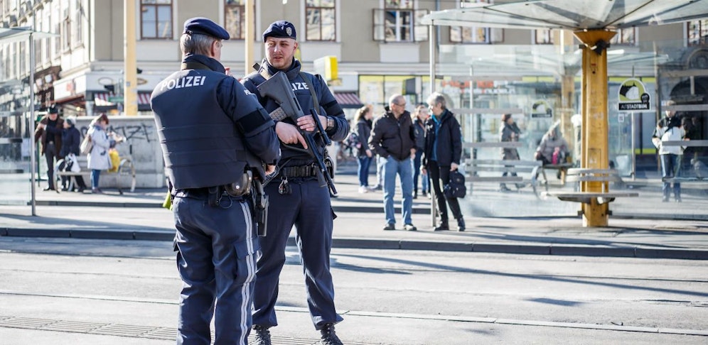 Zentrale Bestandteile der Strategie seine Themen wie Sicherheit, Bildung und Arbeitsmarkt.