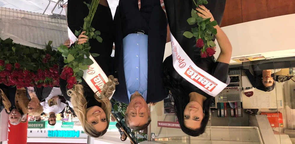 Richard Lugner und "Heute"-Opernballprinzessinnen Tijana Lazarevic und Beata Descei
