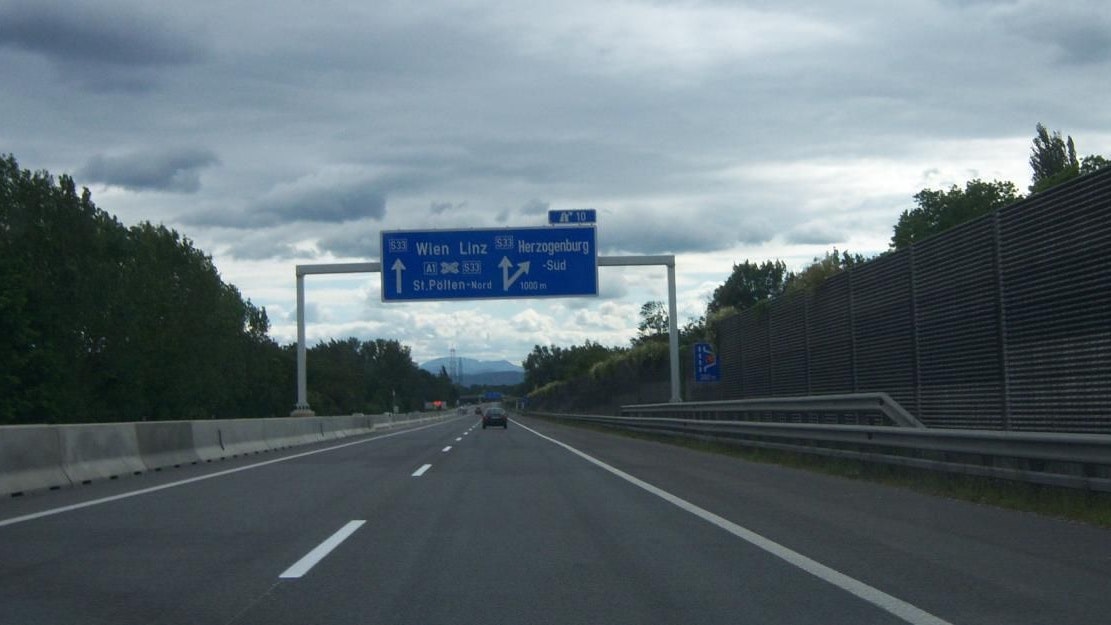 Heute.at - 205 statt 130 km/h – Lenker verlor Pkw und Führerschein