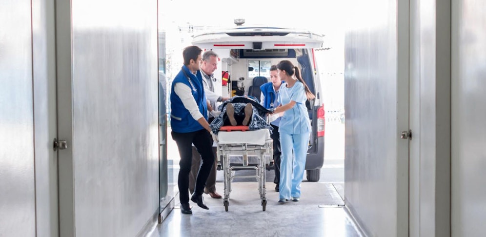 Der Mann wurde in ein Krankenhaus gebracht