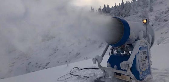 Der 42-Jährige prallte gegen eine Schneekanone