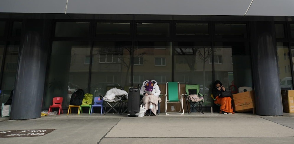 Rund 30 Personen campen derzeit vor der MA35 (Brigittenau). 