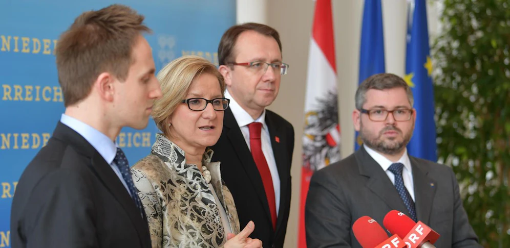 Johanna Mikl-Leitner präsentierte gemeinsam mit VP-Landesrat Ludwig Schleritzko und St. Pöltens Bürgermeister Matthias Stadler (SP) die Maßnahmen für mehr Verkehrssicherheit.