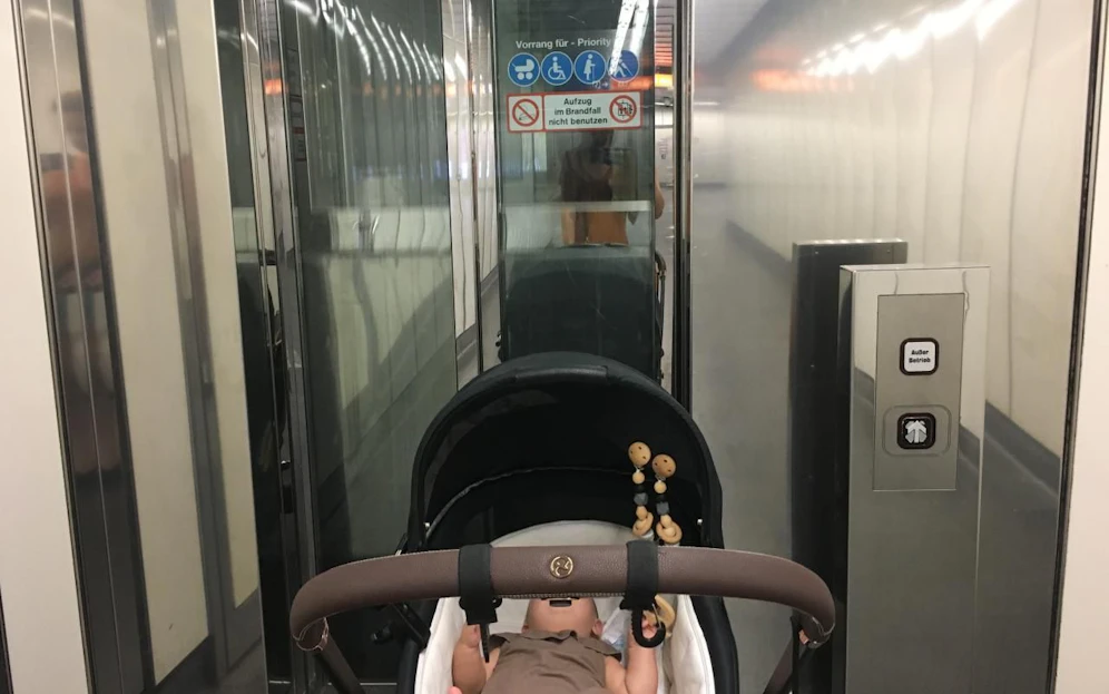 Wer Vorrang hat, steht auf jedem Lift.