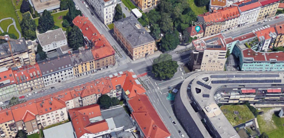 An dieser Kreuzung im Bezirk Lend kollidierte der Pkw-Lenker mit der Radfahrerin