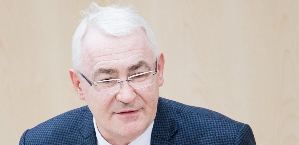 Martin Graf, Nationalratsabgeordneter der FPÖ, wurde in die jüngste Kuratoriumssitzung des Nationalfonds für die Opfer des Nationalsozialismus entsandt. Er selbst ist Mitglied der rechtsradikalen Burschenschaft Olympia. 