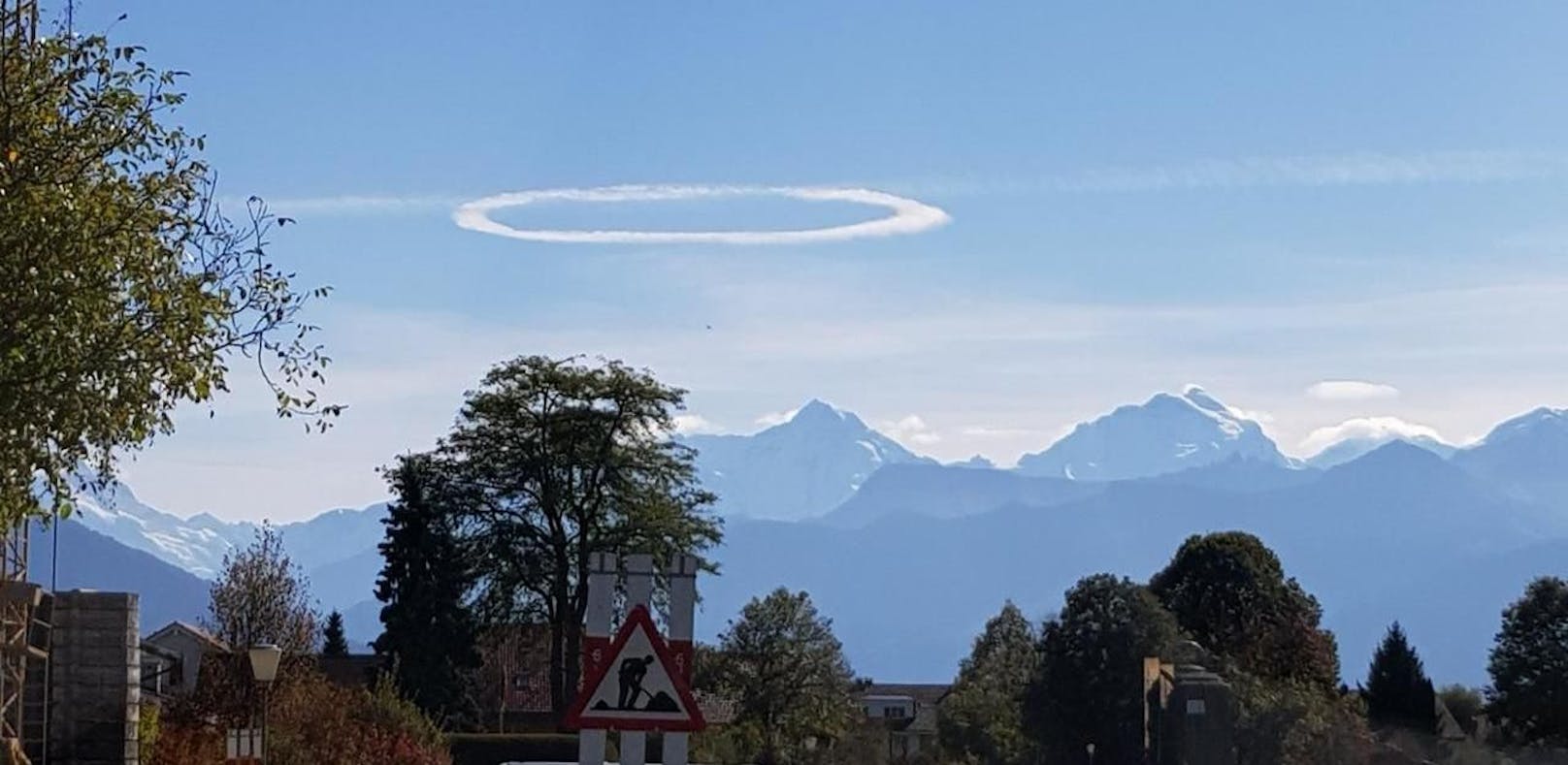 Stundenlang wunderten sich die Schweizer, was das für eine seltsame Wolke sei.