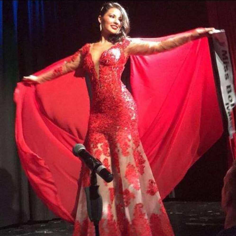 Clarita G. (24) vermisst dieses rote Kleid