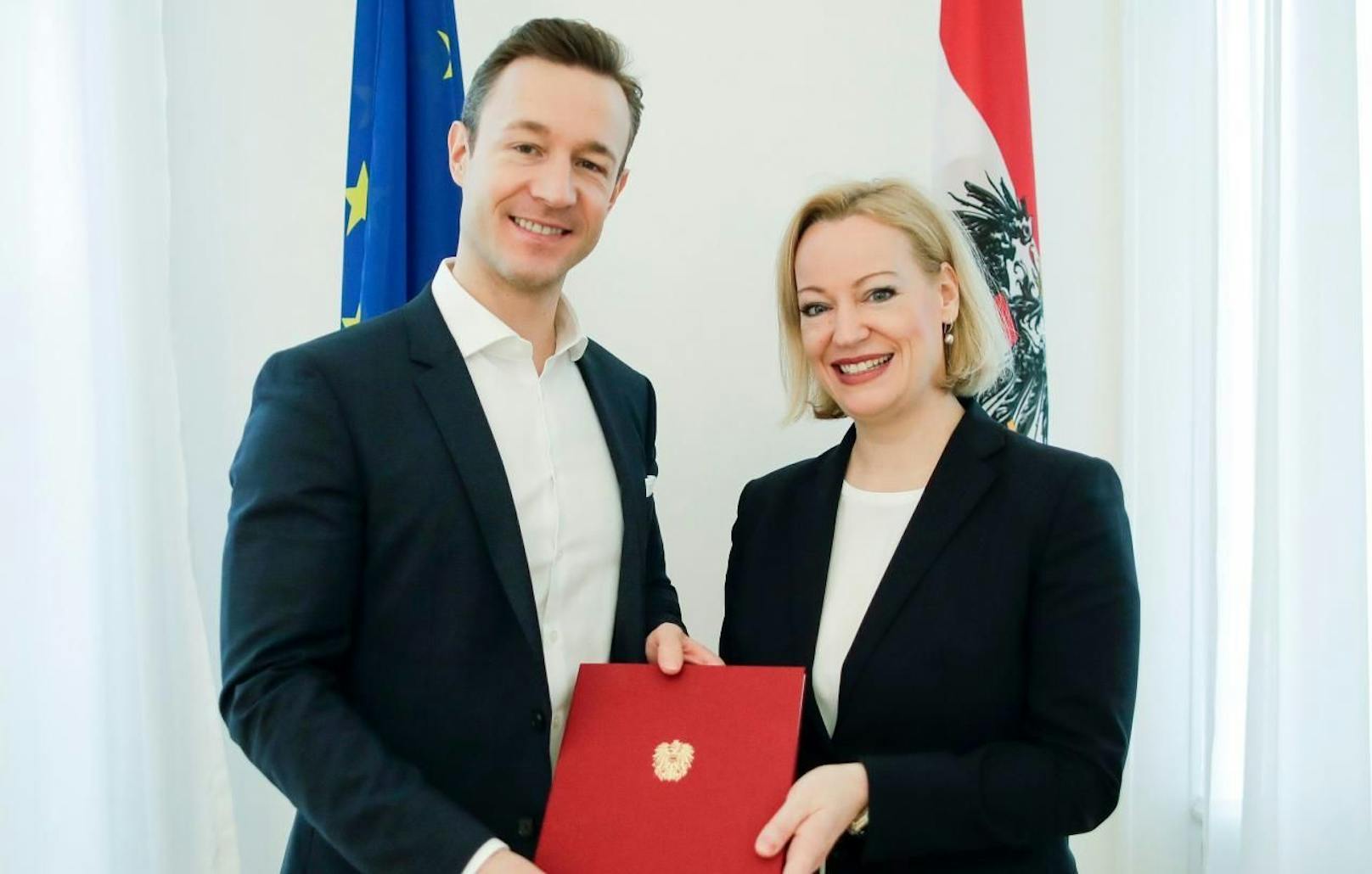 Erika Pieler (41) wurde von Kulturminister Gernot Blümel (ÖVP) offiziell zur neuen Präsidentin des Bundesdenkmalamts ernannt. (c) BKA/Andy Wenzel