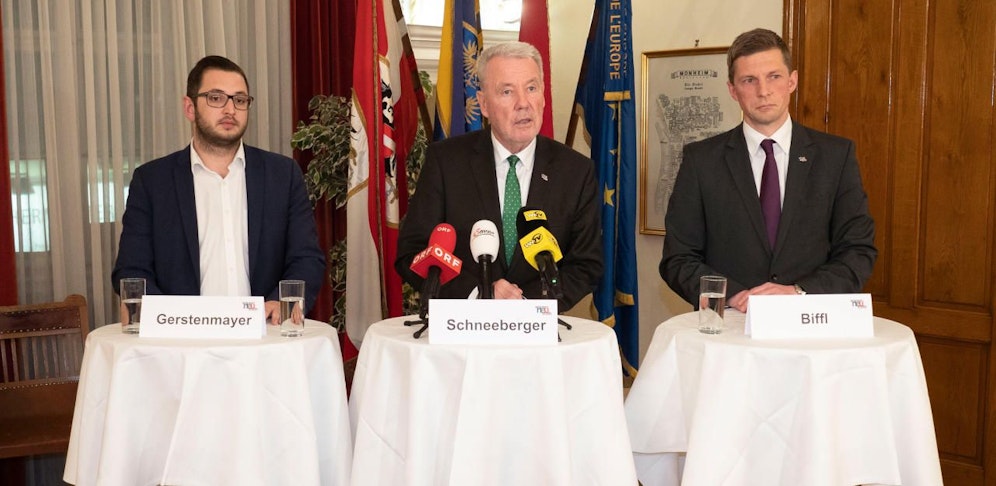 Bürgermeister Klaus Schneeberger (Mi.), P. Gerstenmayer (l.)