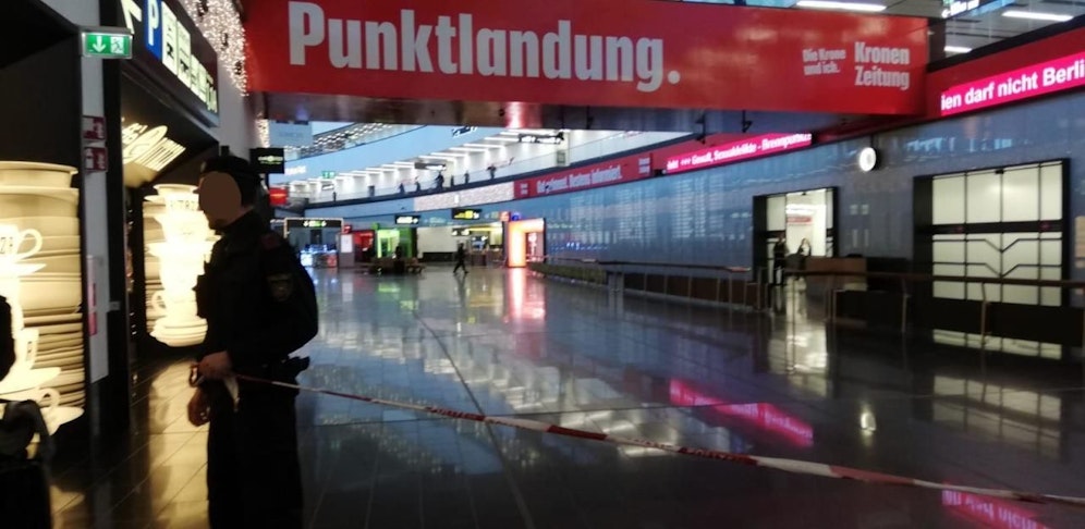 Geräumte Ankunfshalle 3 in Schwechat. 