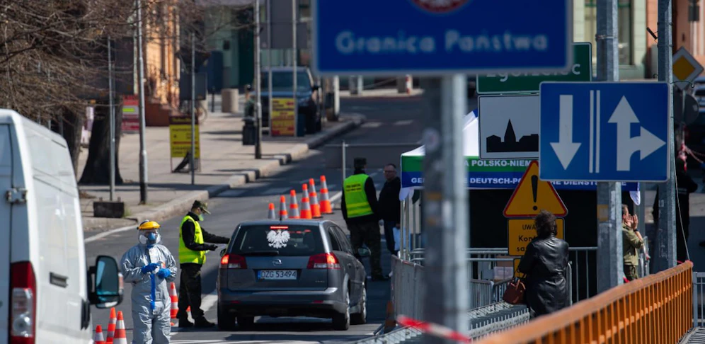 Der Mann wollte ohne Erlaubnis die Grenze überqueren.
