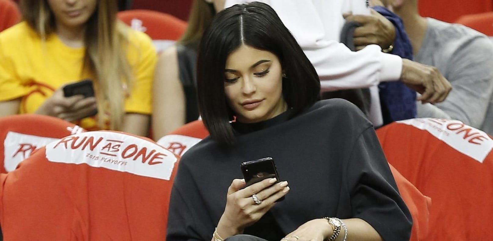 Über Instagram verbreiten Stars, wie Kylie Jenner, und Influencer rasend schnell News über sich selbst. Längst gehört die Plattform zu den wichtigsten der Welt. - Stars | heute.at