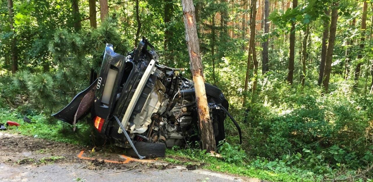 Heute.at - Blechhaufen: Mann kracht mit Audi gegen Bäume