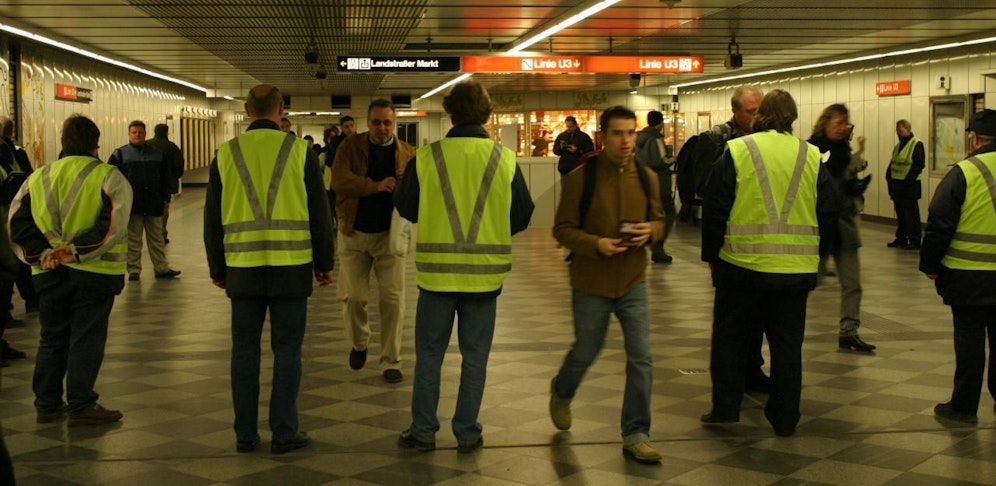 Bei so einer Kontrolle wurde der Häftling entlarvt. (Symbolbild)
