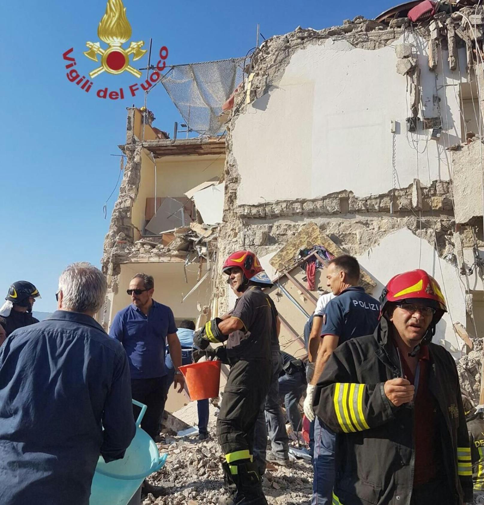 Fünfstöckiges Wohnhaus bei Neapel eingestürzt