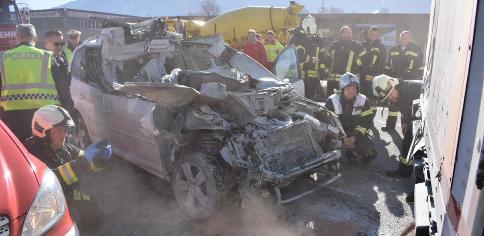 Schwere Lkw-Unfälle auf A12 fordern Todesopfer