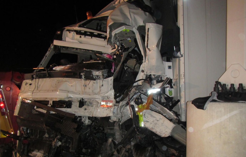 Der Lkw-Lenker verunglückte im Baustellenbereich auf der A2 tödlich. 
