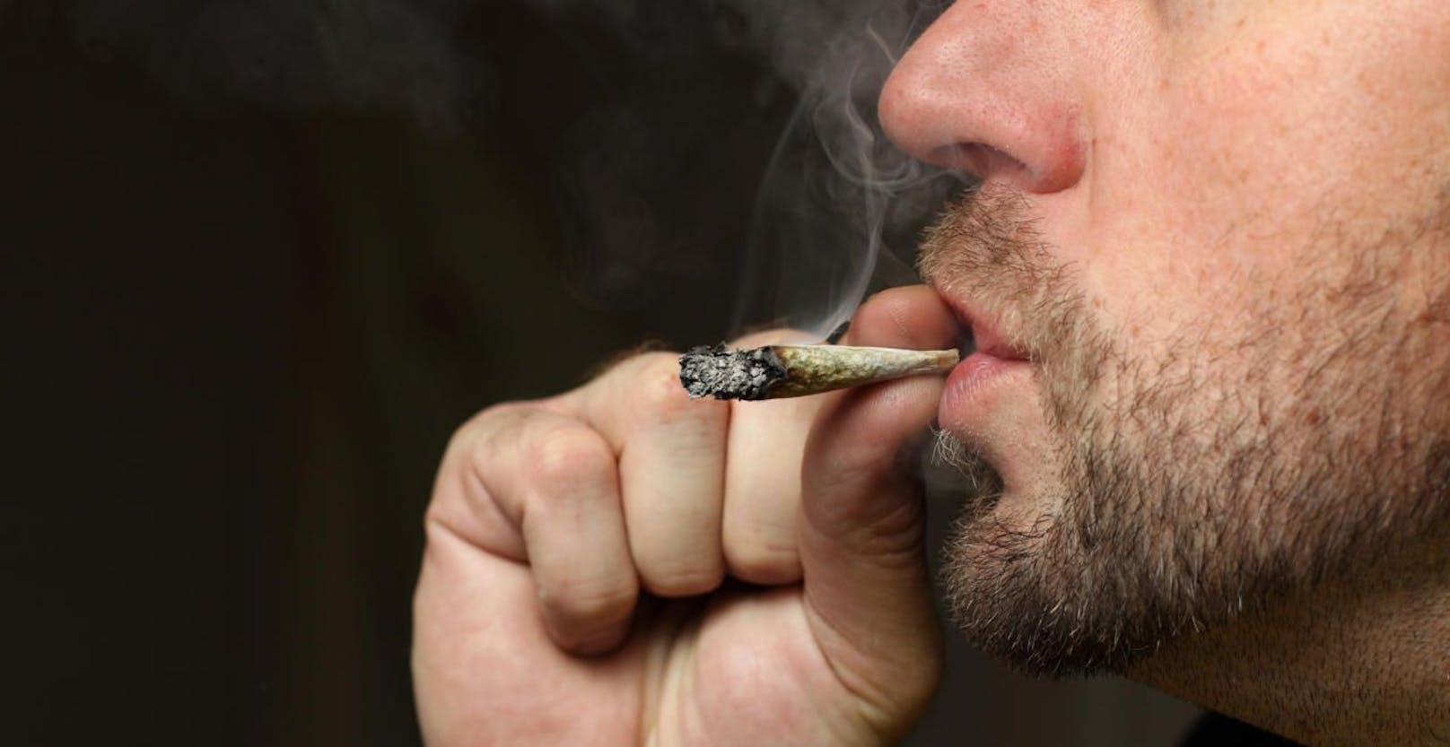 Burschen rauchten Joint neben zwei Zivil-Polizisten
