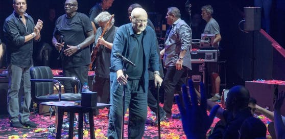 Phil Collins bei seinem umjubelten Comeback-Konzert in der Royal Albert Hall in London (7.6.)