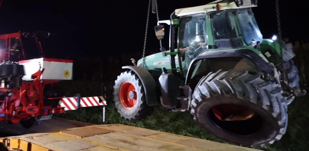 Der Traktor wurde beim Unfall schwer beschädigt.