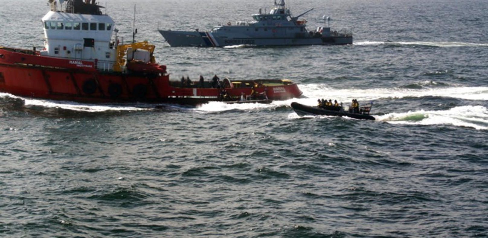 (Symbolbild) Ein Motorboot des britischen Grenzschutzes im Einsatz. 