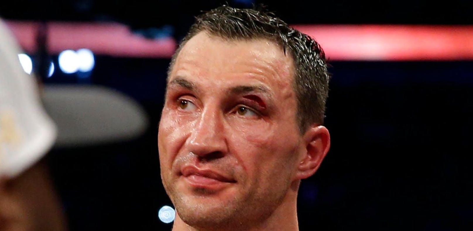 Autsch! Joshua verpasste Klitschko ein Mega-Cut am linken Augen-Lid. 