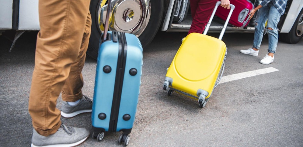 Mit den gestohlenen zwei Reisetrolleys flüchtete der Mann auf die gerade stattfindende Gesundheistmesse (Symbolbild).