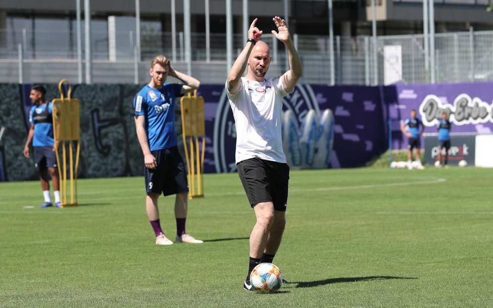 Kevin Friesenbichler beim ersten Austria-Training mit Coach Christian Ilzer. 